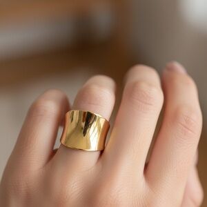 Elegant Gold Band Ring